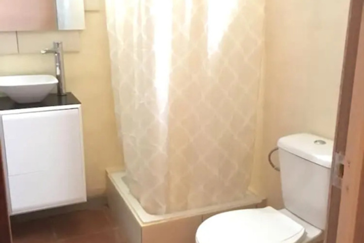 Room 8 of 28