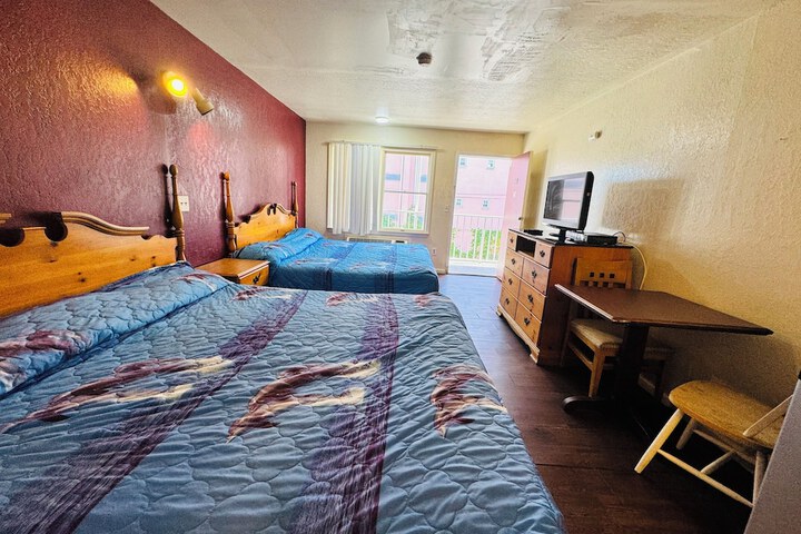 2 King Beds (18 of 19)