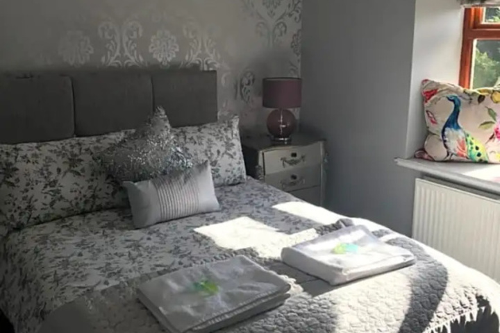 Room 6 of 13