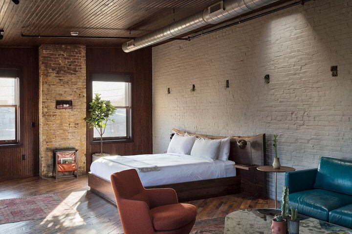 Room 4 of 18