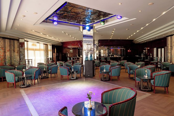 Lounge 62 of 74
