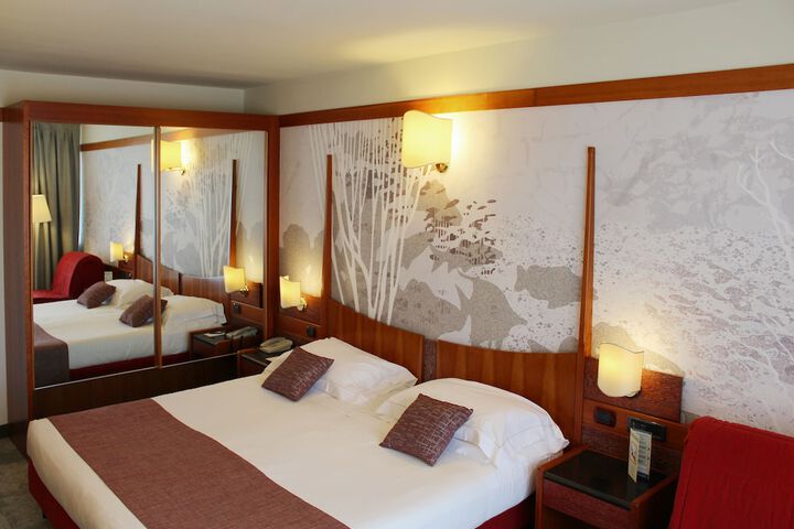 Room 4 of 52