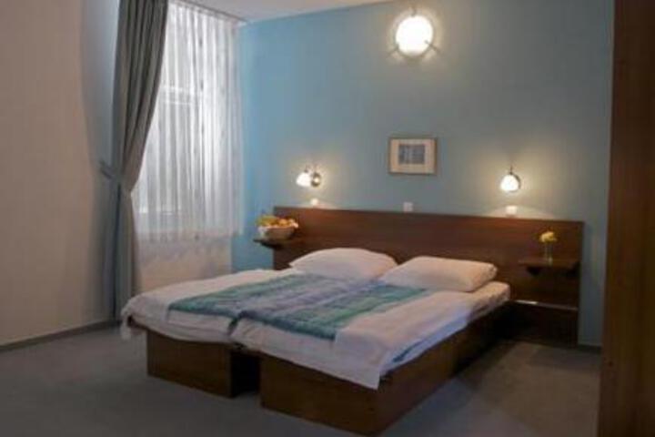 Room 2 of 5