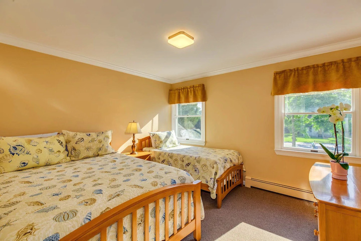Room 4 of 7