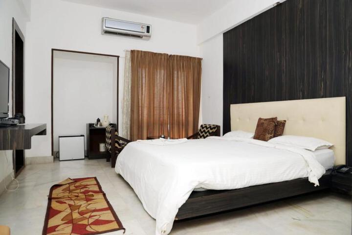 Hotel Navaratna Palace