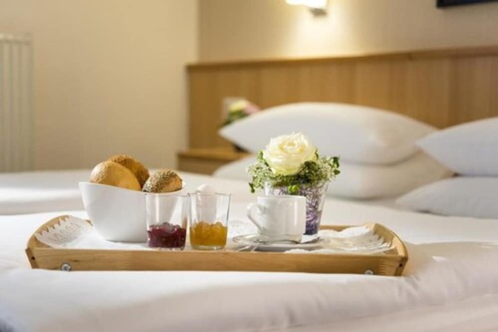 Breakfast/Coffee Service 26 of 38