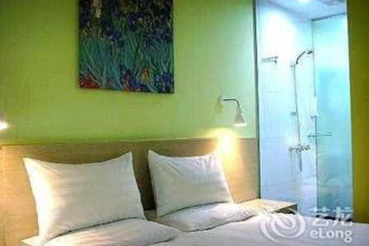 Room 15 of 23