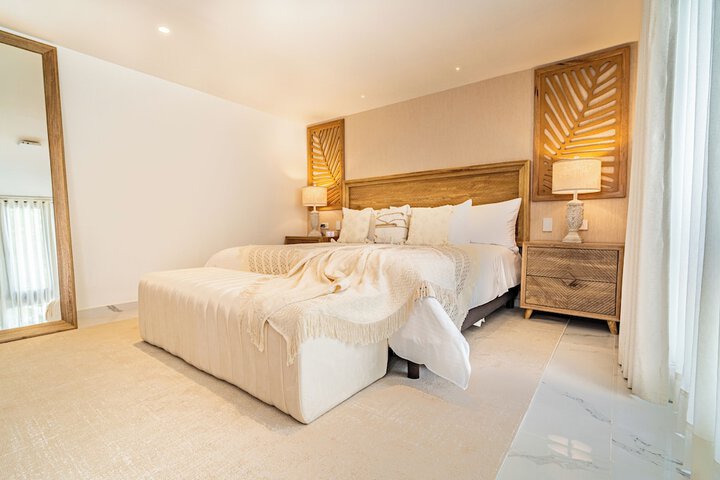 Room 4 of 24