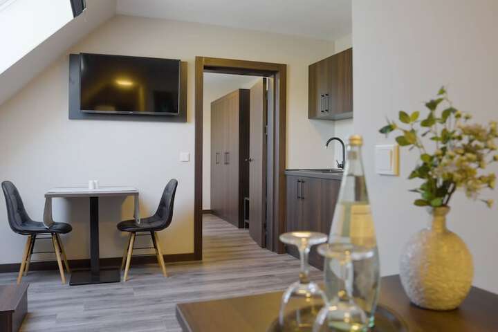 Room 8 of 24