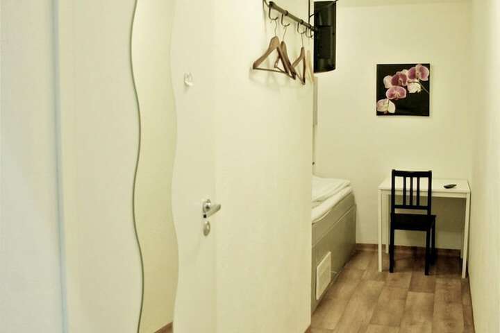 Room 17 of 49