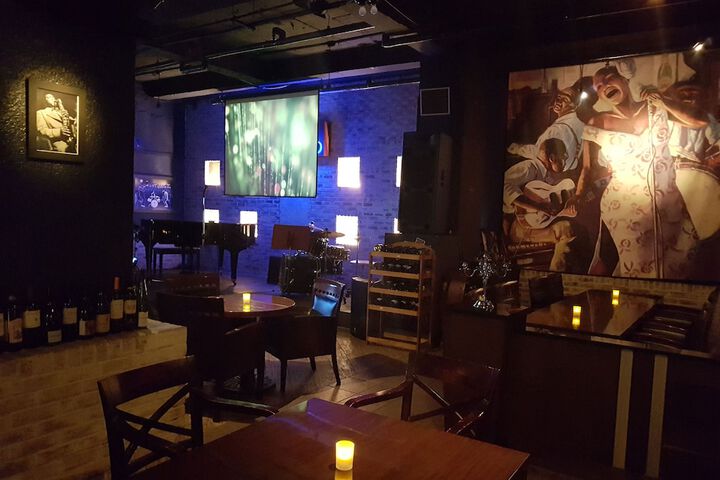 Lounge 86 of 115
