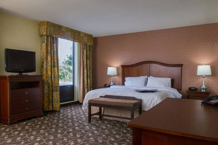 1 King Bed (7 of 12)