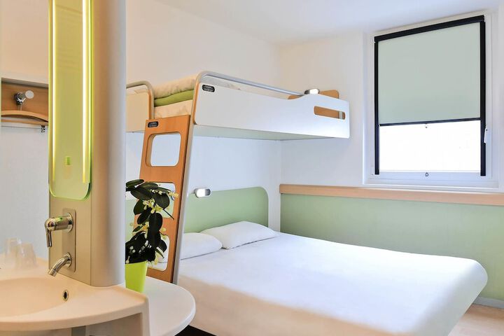 Room 13 of 40