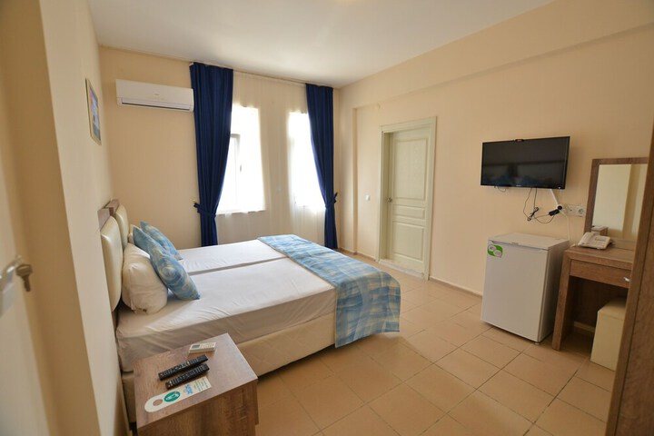 Room 3 of 44