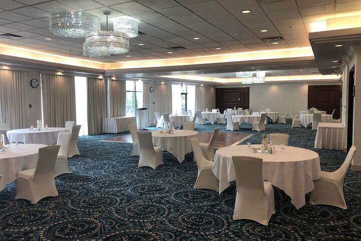 Ballroom/Hall 34 of 40