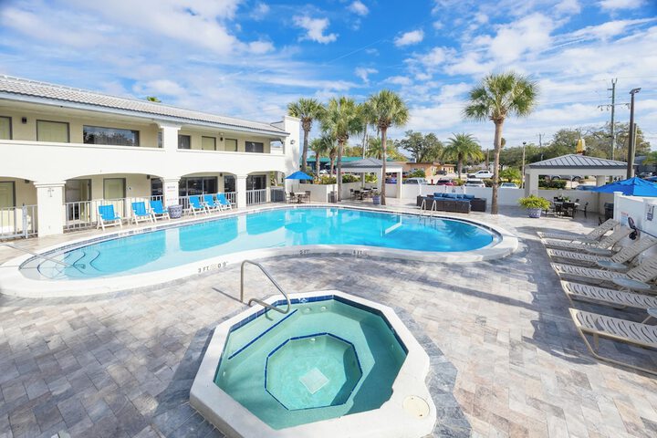 Hotel with Pool