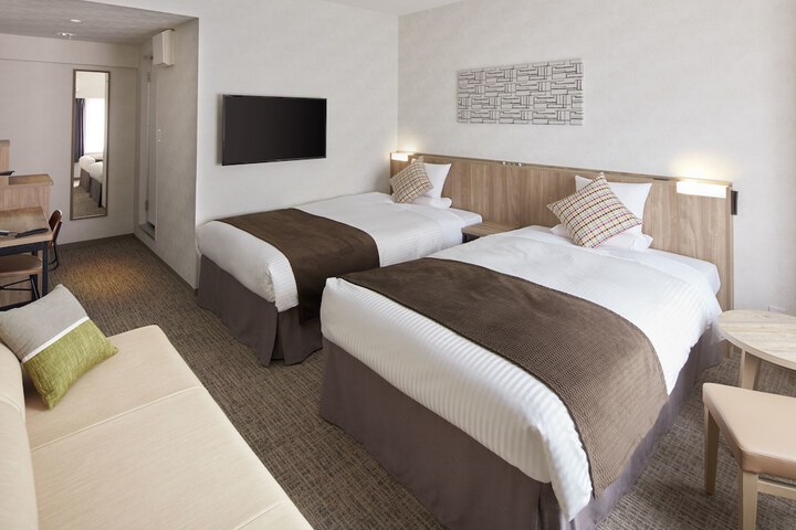 Room 4 of 40
