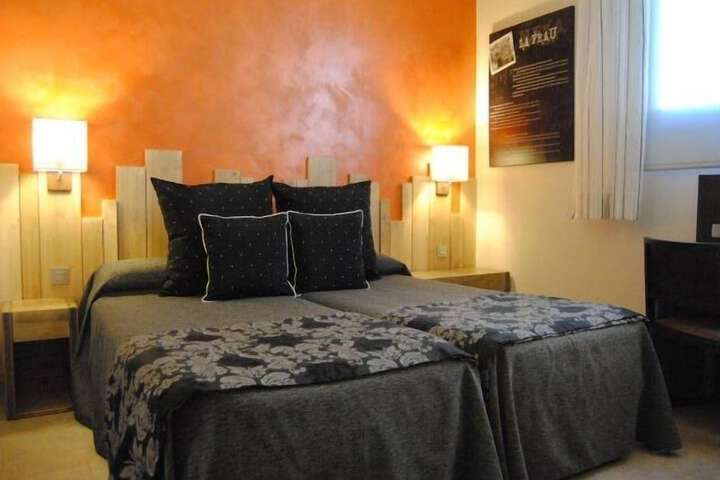 Room 32 of 76
