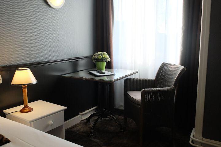 Room 25 of 82