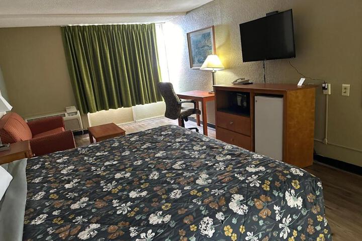 1 King Bed (17 of 17)