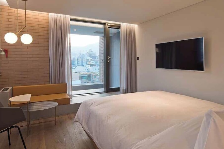 Room 7 of 11