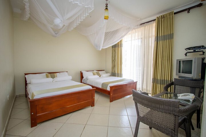 Room 6 of 43
