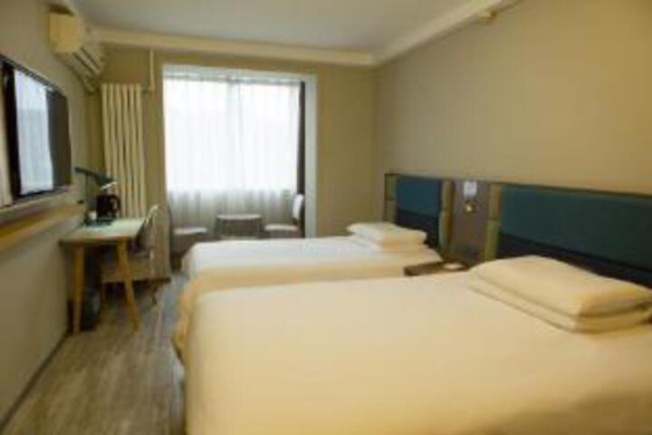 Room 5 of 6