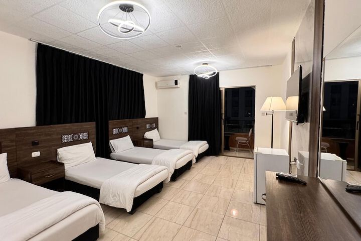 Room 25 of 64