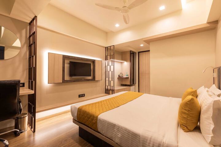 Room 46 of 100
