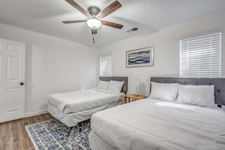 Room 6 of 32