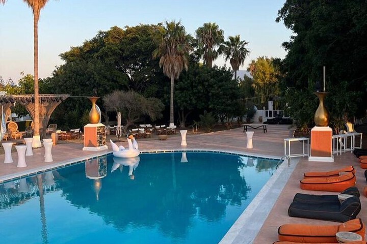 Pool 39 of 88