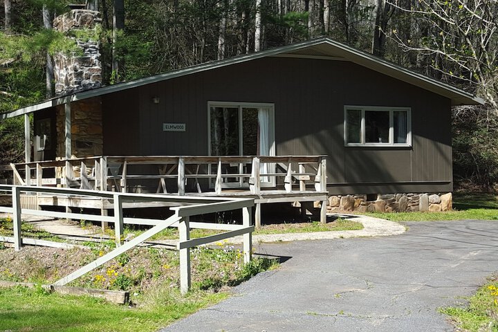 Room 4 of 63