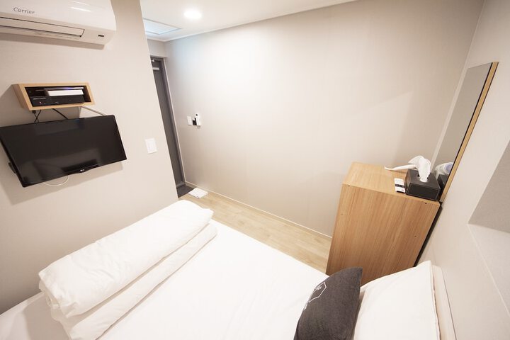 Room 9 of 44