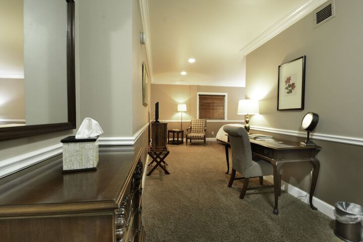 Room 18 of 48