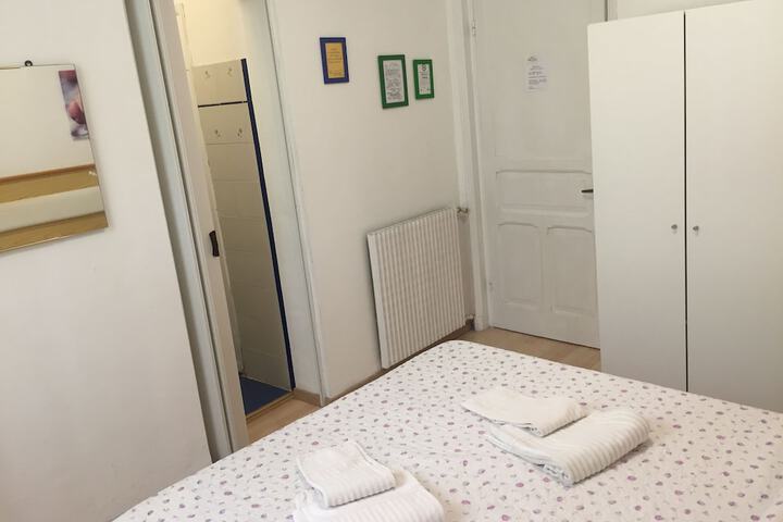 Room 6 of 15
