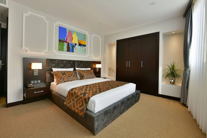 Room 19 of 102