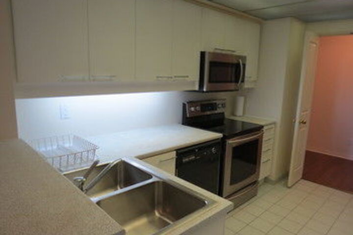 Room 5 of 12