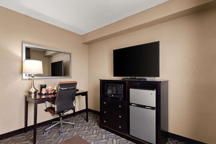 Suite 2 Queen Beds (16 of 19)