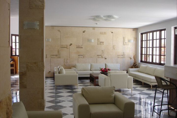 Entrance & Lobby
