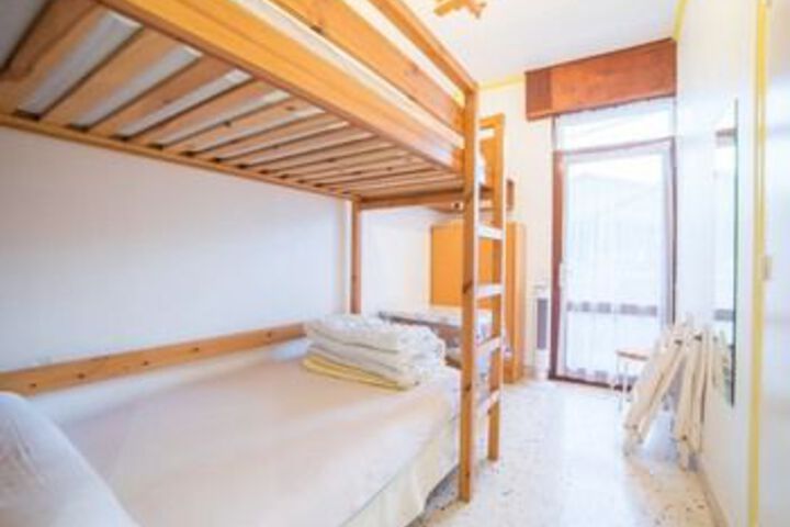 Room 10 of 29