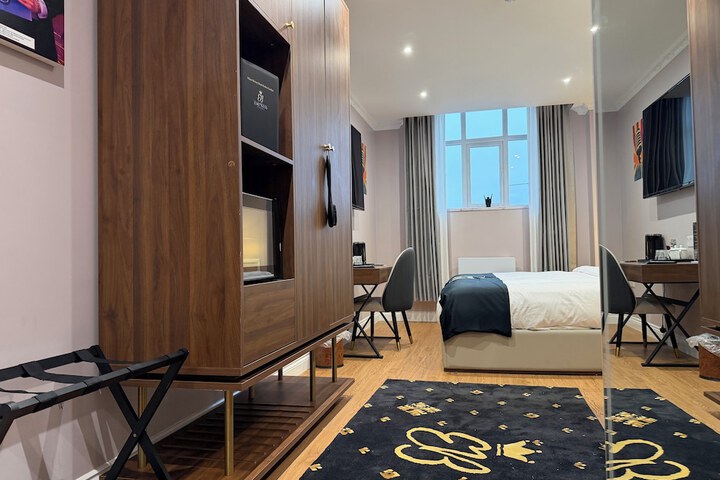 Room 92 of 117