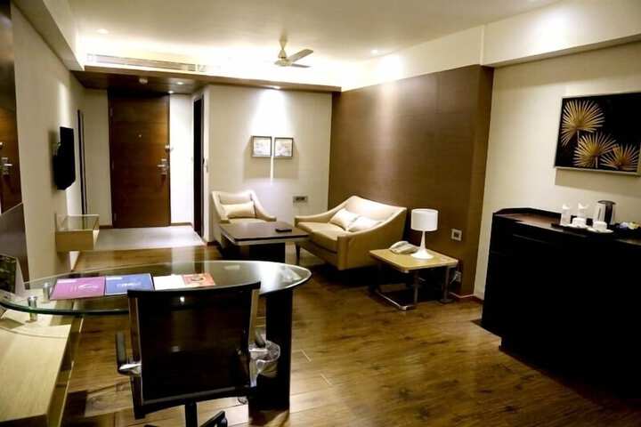 Room 6 of 24