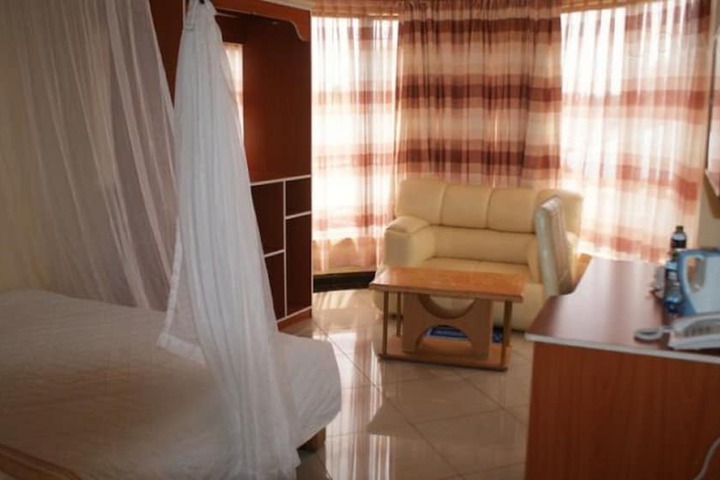 Room 15 of 32