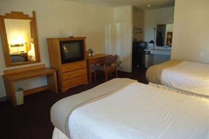 Room 8 of 12