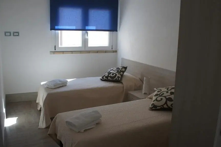 Room 4 of 11