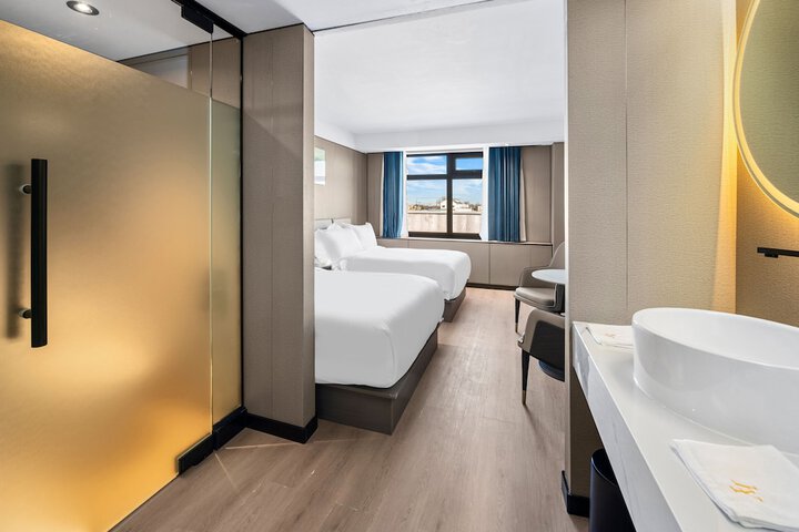 Grand 2 Double Beds (8 of 8)
