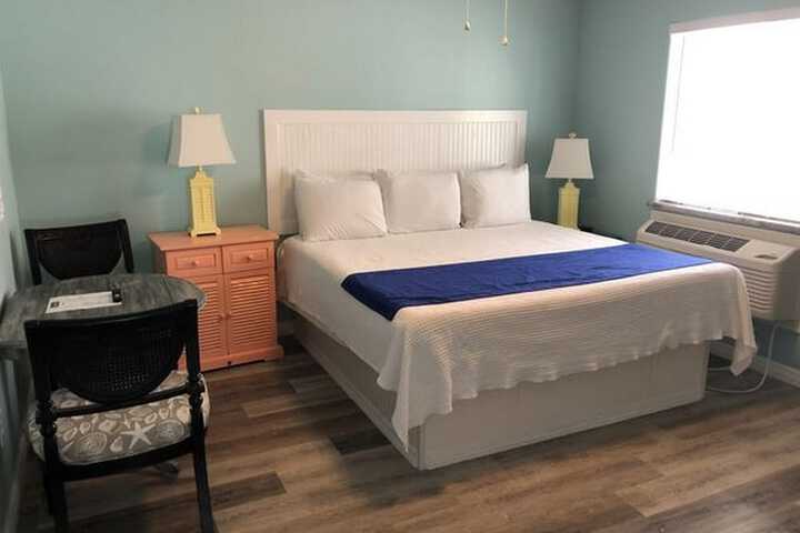 Room 27 of 173