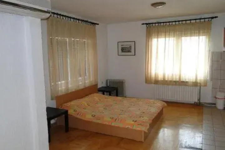 Room 2 of 5
