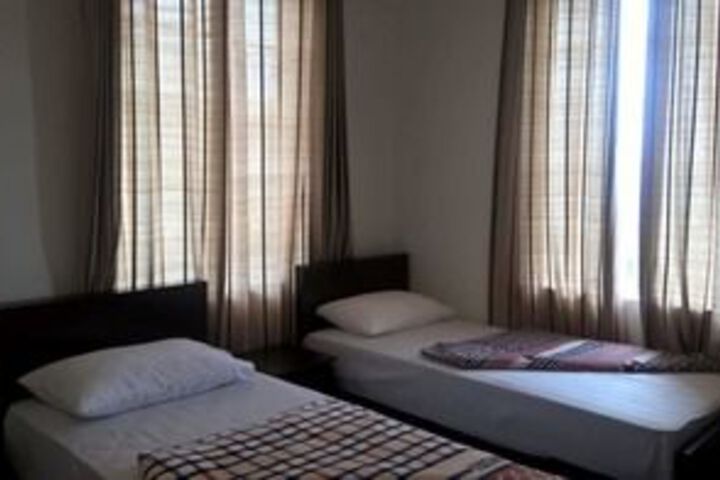 Room 4 of 12