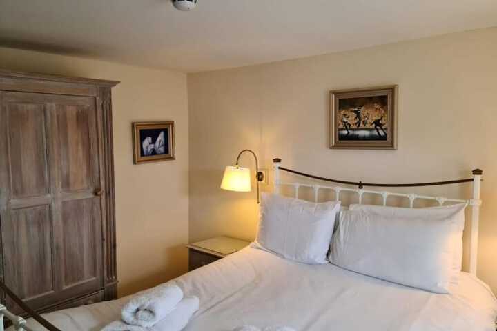Room 12 of 136